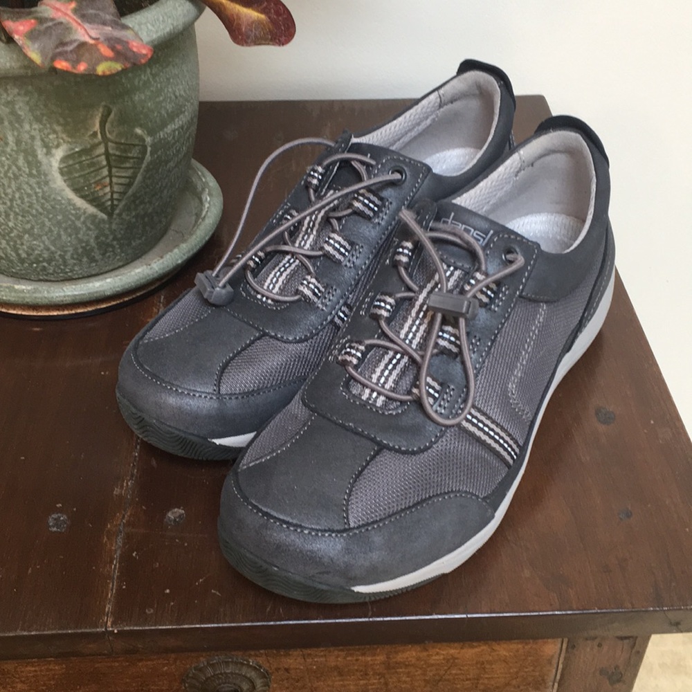 Dansko size 40 (approx size 9) tie string sneaker